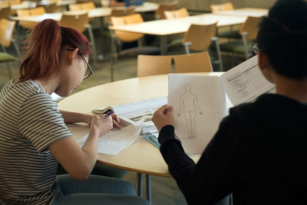 Opinions differ on best time to study Thuy Phan and Toan Nguyen study