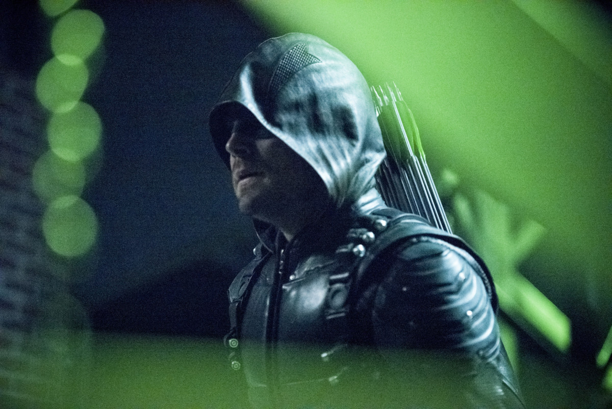 7 binge-worthy Netflix shows Stephen Amell as Arrow