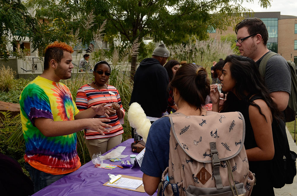 4 ways to make friends in college Club Rush