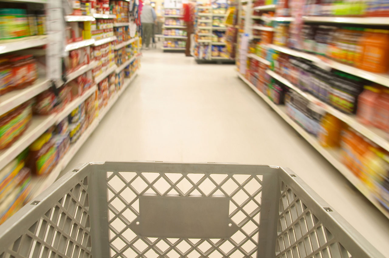 Kroger to ban Visa credit cards at Smith’s stores Shopping cart moving through market