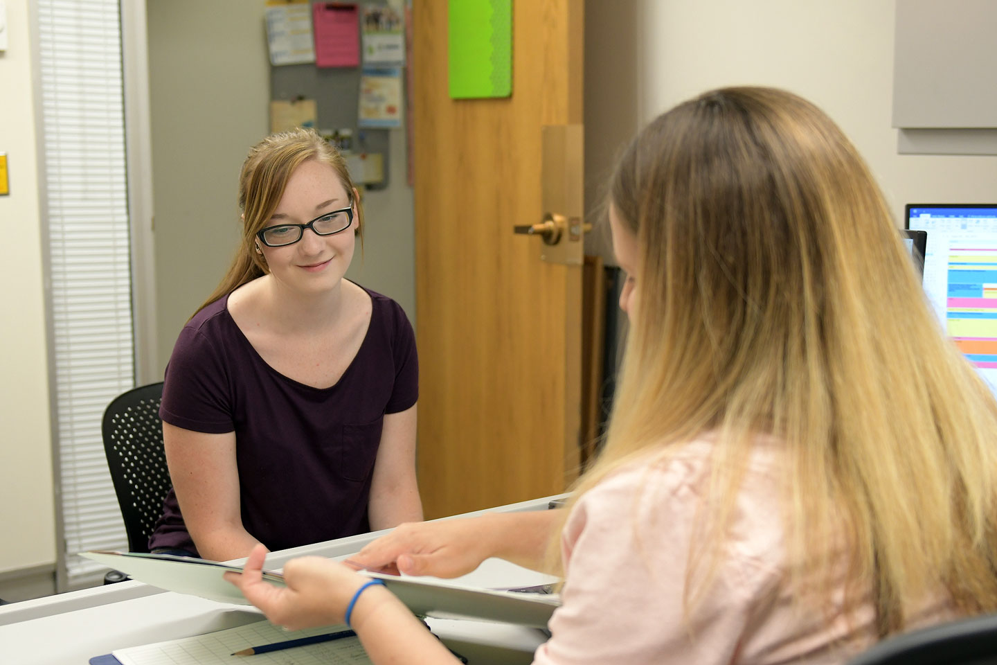 Taking the stress out of choosing a major Student meets with an advisor