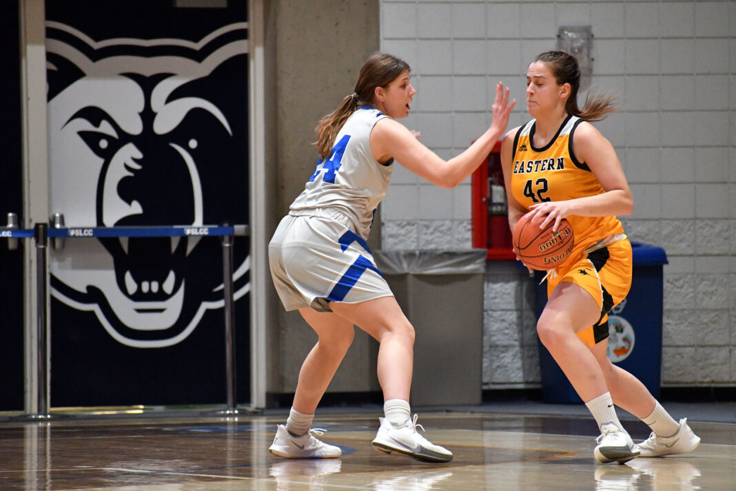 Sophomore forward Jalyn Van Dyke