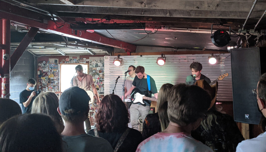 Krooked Kings perform live music