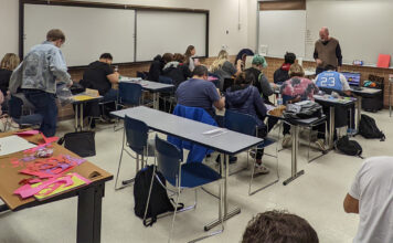 SLCC students show appreciation for veterans on Valentine’s Day COMM 1010 students work on valentines for veterans