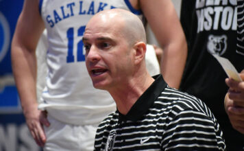 SLCC men’s basketball gears up for nationals after Region 18 tournament victory Coach Kyle Taylor giving instructions to players