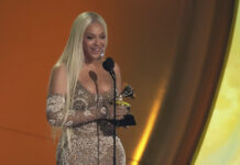 Students review the 67th Grammy Awards Beyonce accepting Grammy award for best country album