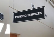 SLCC duplica el tiempo de gracia de las multas de parqueadero Sign and doorway to Parking Services