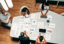 How some internships can open doorways to paid experiences People in the office discussing a project