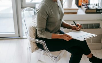 What’s your experience looking for work? The Salt Lake Tribune and The Globe want to know. Crop woman writing on clipboard