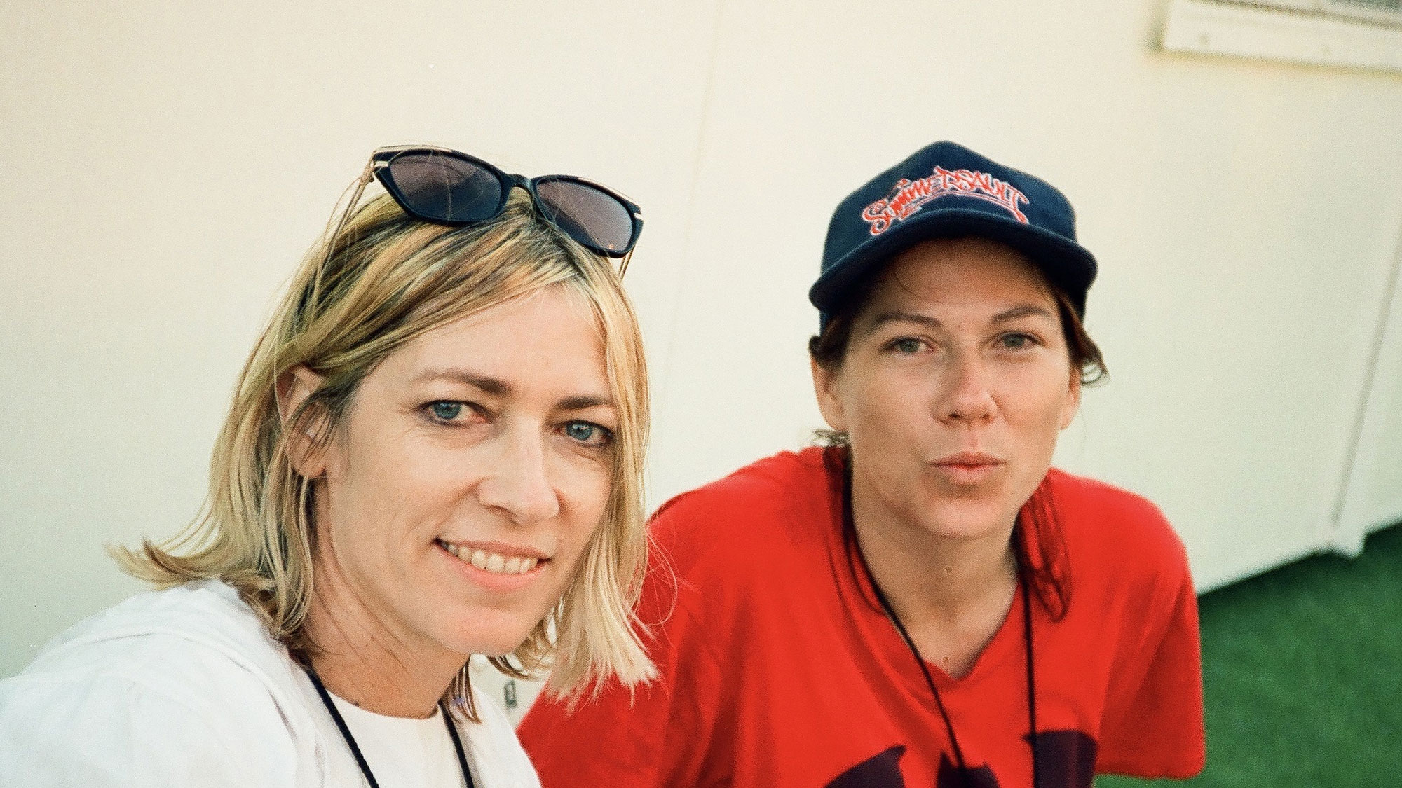Kim Gordon and Kim Deal in 1995