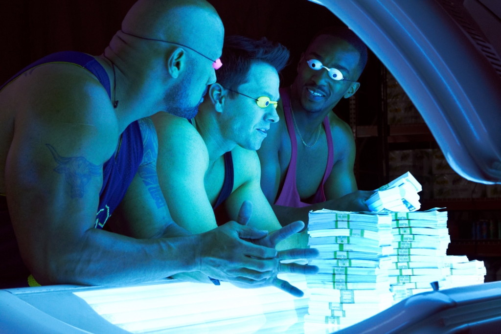 ‘Pain & Gain’ audiences get plenty of the former, not much of the latter The "Pain & Gain" trio look at a pile of money.