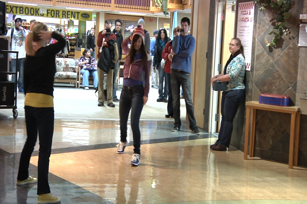 Flash mob dances to stir up interest in financial aid Onlookers watch the flash mob