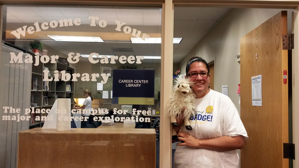 Social media improves communication between students and advisors Michelle Tuitupou