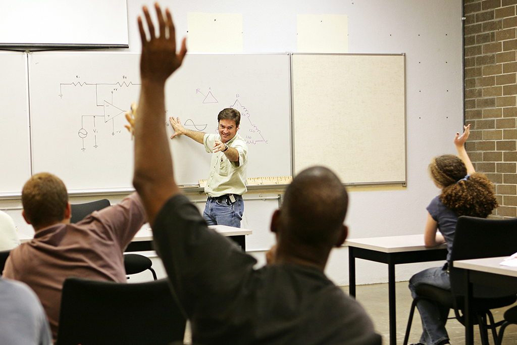 Peer feedback gives an inside look at professors Instructor calls on students in class