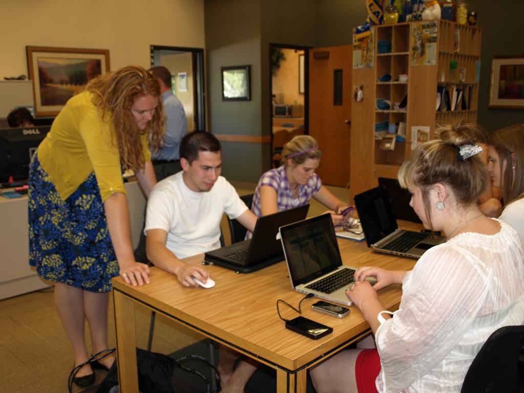 Build a stronger, more insightful you with StrengthsQuest Strength Team students work on laptops