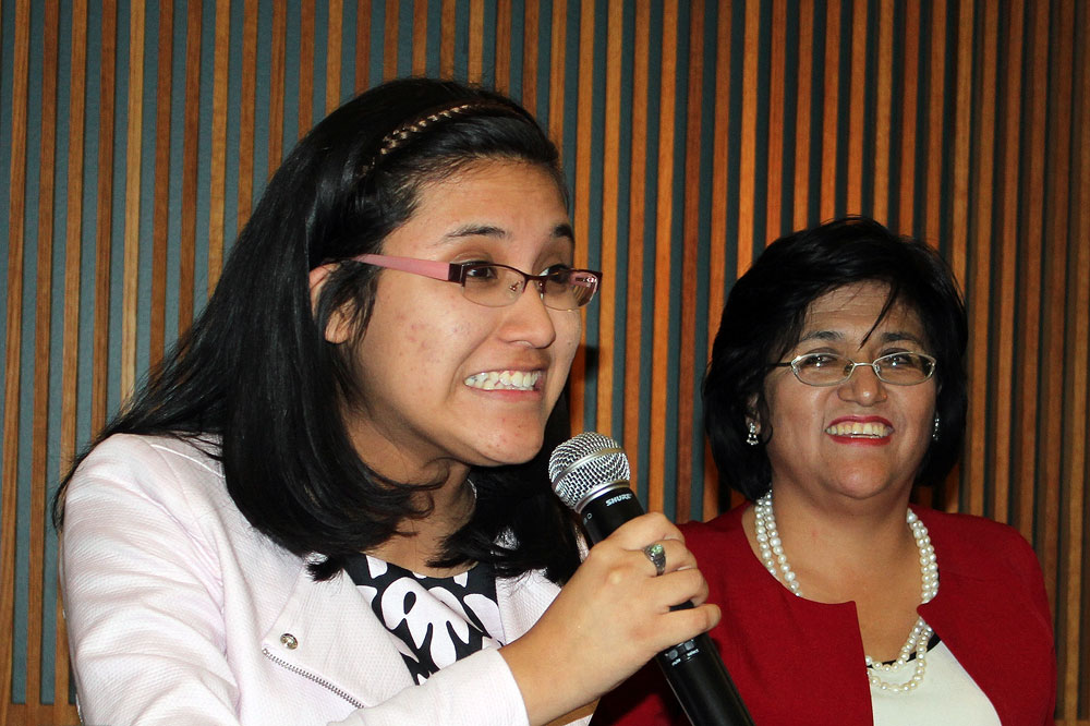 UMA conference encourages Hispanic students Elizabeth Gamarra, left, and Luz Gamarra