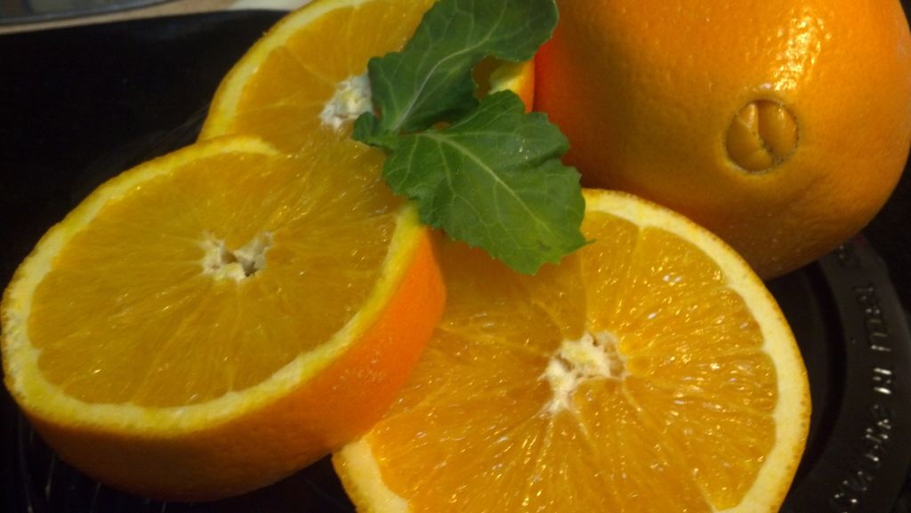Armed with vitamin C, the orange excels at cold combat Navel oranges are among the most common sweet oranges.