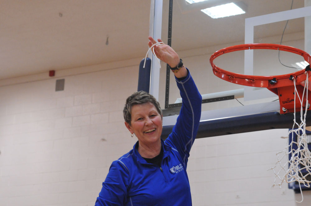 Bruins look to repeat 2013-14 success Norma Carr cuts down the net