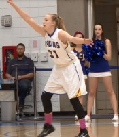 Women’s basketball: No. 12 SLCC defeats USU-Eastern, extends winning streak Elsa Paulsson Glantz on defense